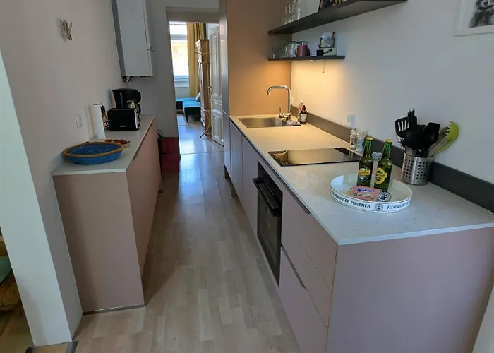Cosy In Shared With Balcony Apartment *