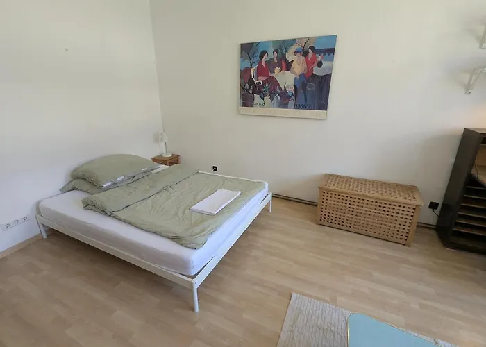 Cosy In Shared With Balcony Apartment *
