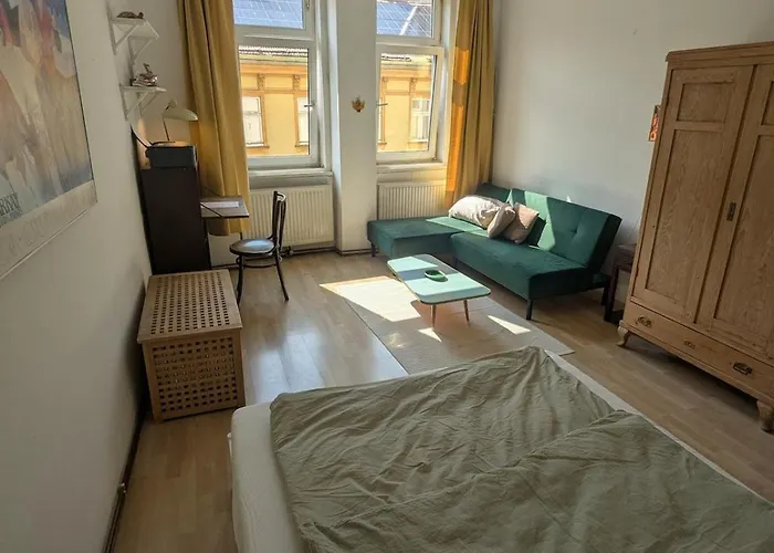 Apartment Cosy In Shared With Balcony