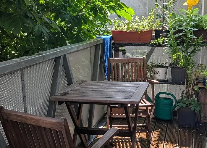 Cosy In Shared With Balcony Apartment *