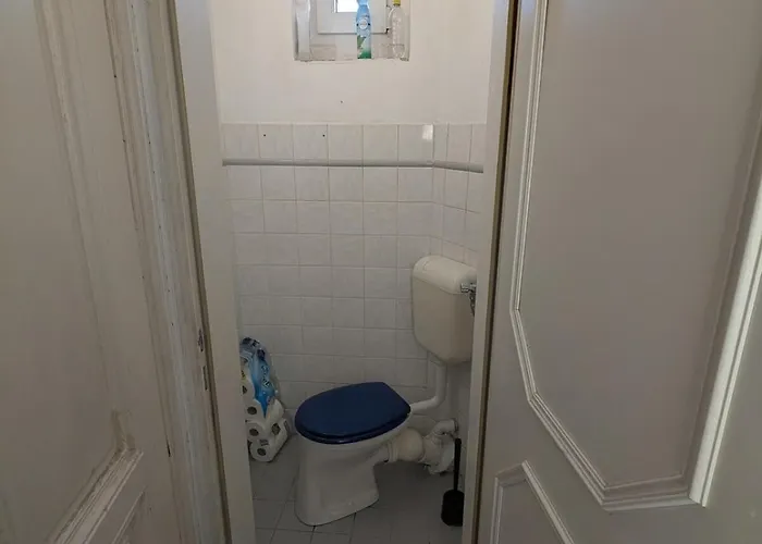 Apartment Cosy In Shared With Balcony *